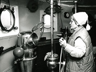 A volunteer at the helm of LV-112, while underway (c. 1990 - Photo, courtesy of Don Yeskoo).